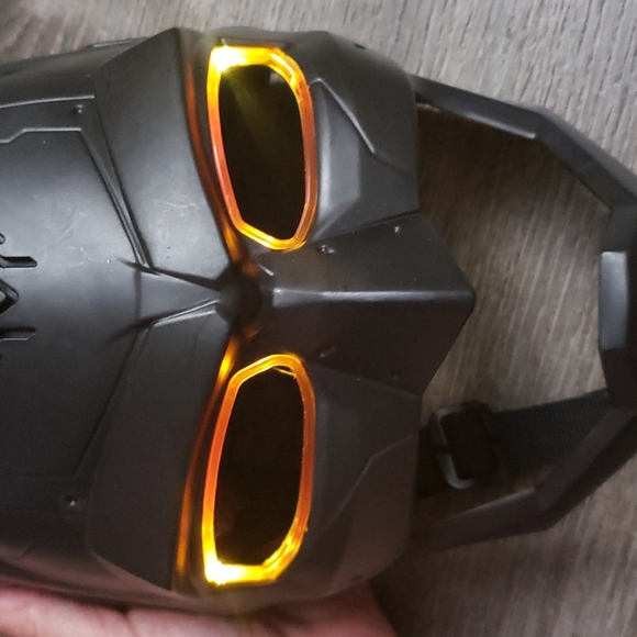 BATMAN, Voice Changing Mask with Over 15 Sounds - Picture 3 of 8